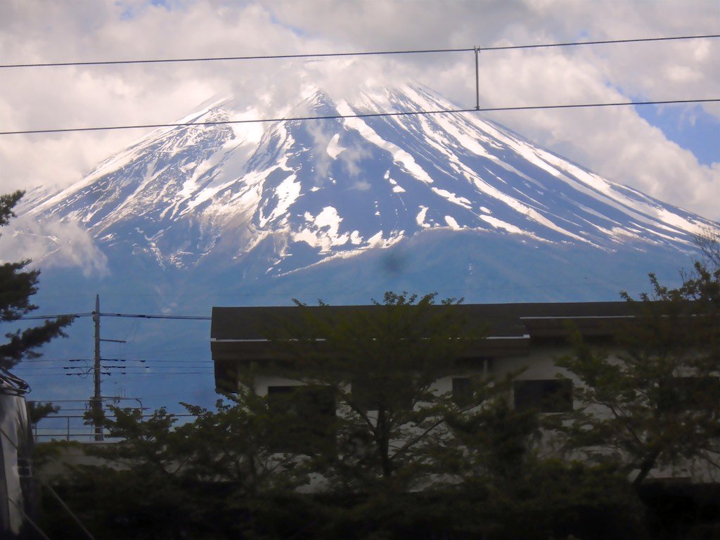 Les Japonais l’appellent « Fuji San » 
et nous « Fuji Yama ».